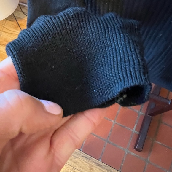 Used once Tahari fine merino sweater sizeL - Picture 5 of 7